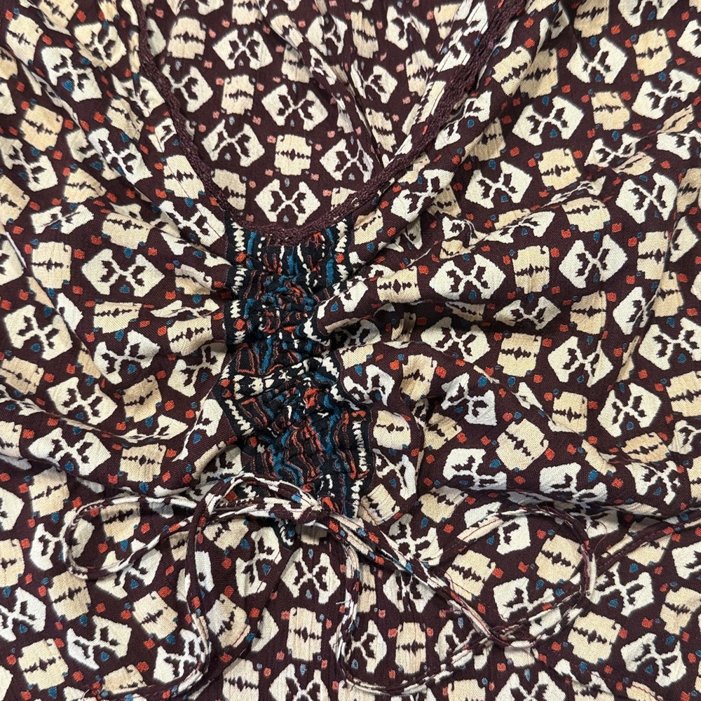 Angie Boho Bell Sleeve V-Neck Geometric Ruched Blouse Maroon & Cream Size S/M - Picture 7 of 7